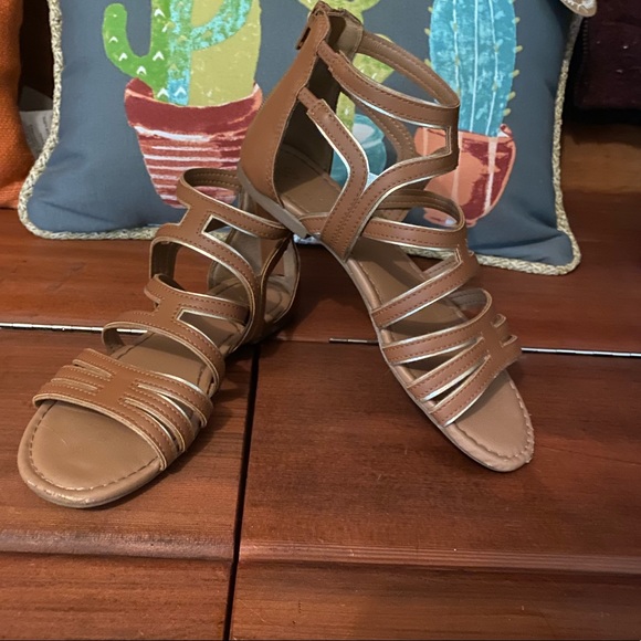 Cute SO sandals - Picture 2 of 6